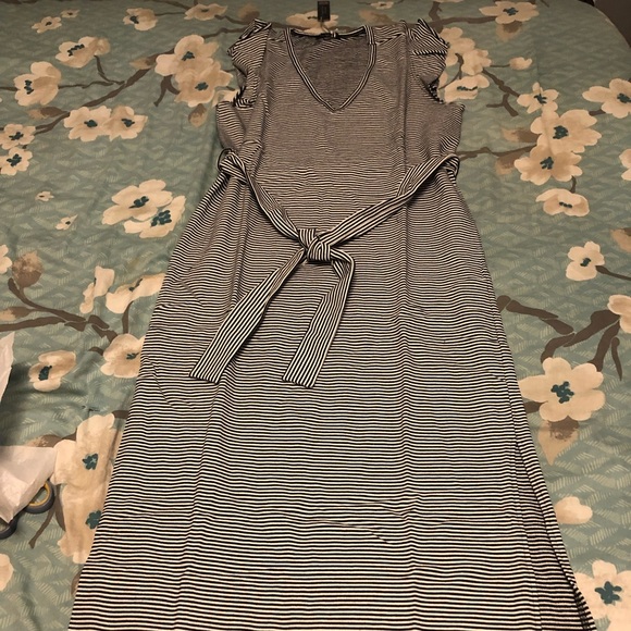 6 FOR $15 NWT medium black and white striped dress - Picture 2 of 3